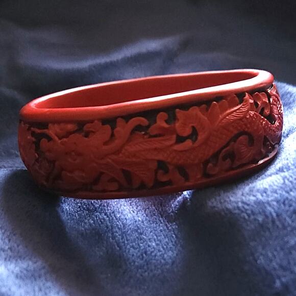 Vintage Dragon Carved Cinnabar Bracelet Deep Red & Black - Picture 1 of 5